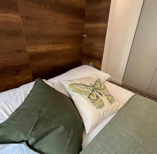 2 Bedrooms 2 Bathrooms And Ideal Subway Connection